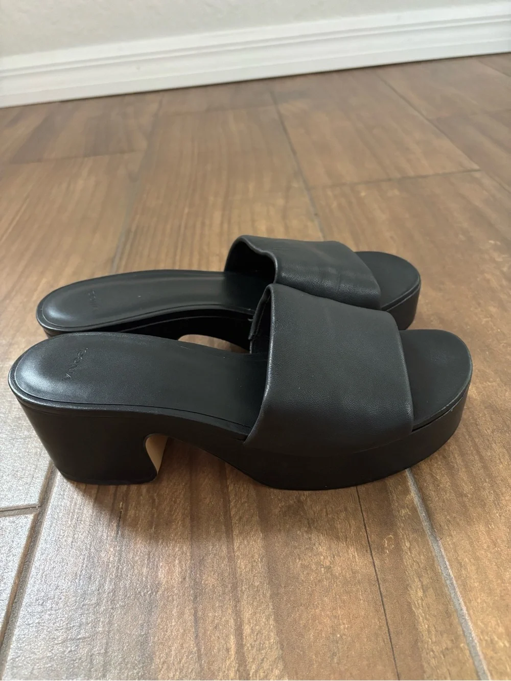 Vince Women's Margo leather sandals